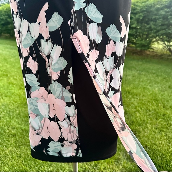 ALFANI FLORAL SLEEVELESS TOP - Picture 10 of 16